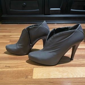 Nine West Riseo Booties - Grey